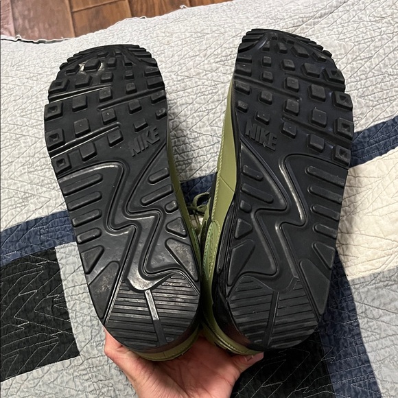 Nike Men's Forest Green Air Max 90 - Picture 3 of 6